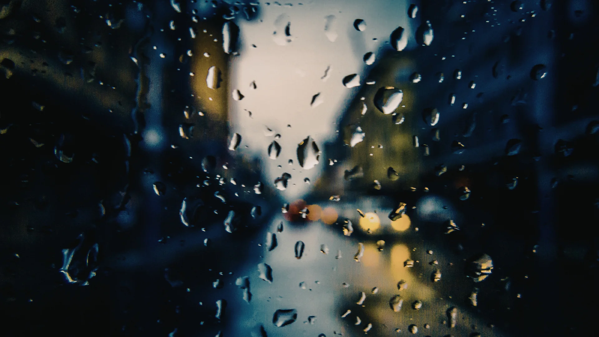 Painéis híbridos que geram energia com chuva